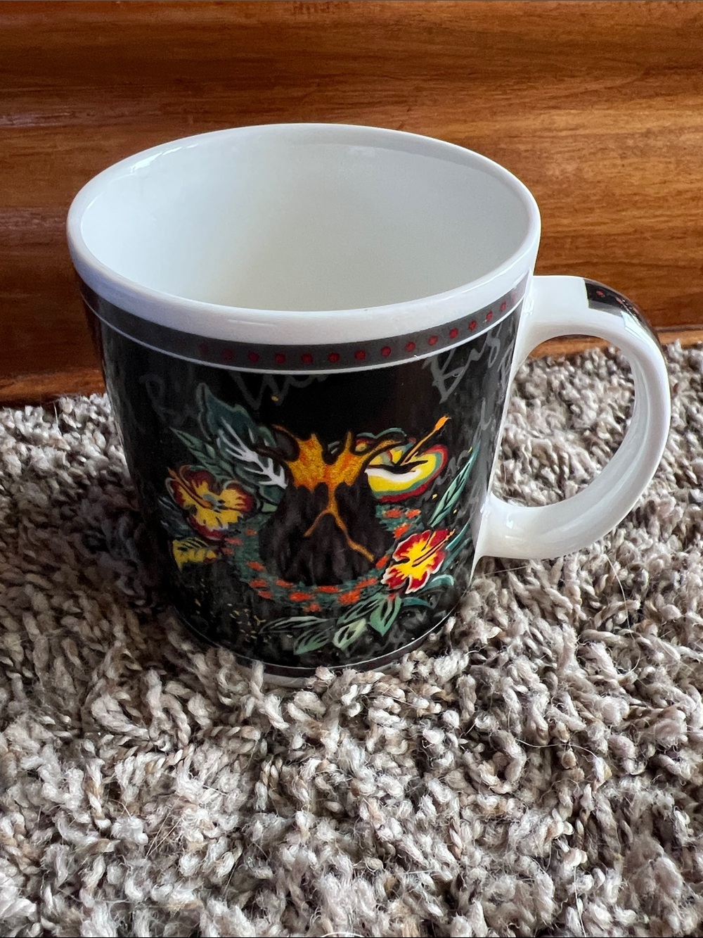 Hilo Hattie big island Black Floral Ceramic Coffee Mug volcano lei 2002 z2